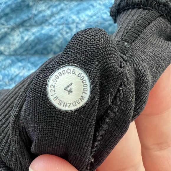 Lululemon Ebb to Street Long-Sleeve Shirt. Black, ribbed, cropped. - Picture 8 of 8